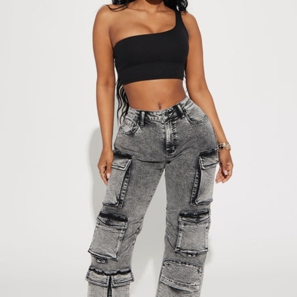 Fashion Nova Gray Acid-Wash Wide Leg Cargo Jeans - Picture 2 of 8